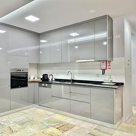 Апартаменты Charming Modern In Порту